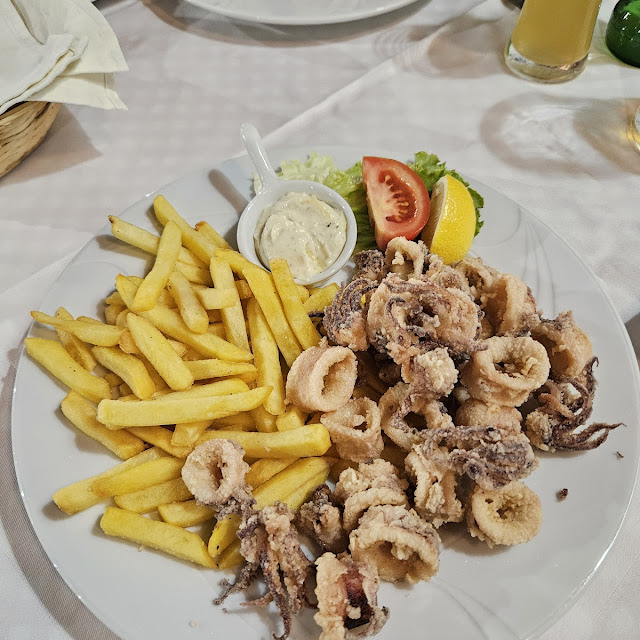 Calamari Fritti Mit Pommes Frites