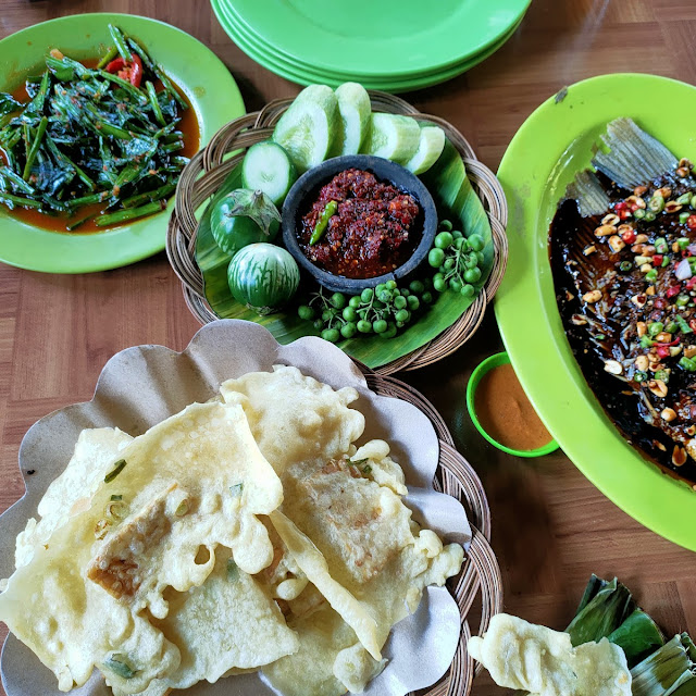 Tumis Genjer Dan Lalapan