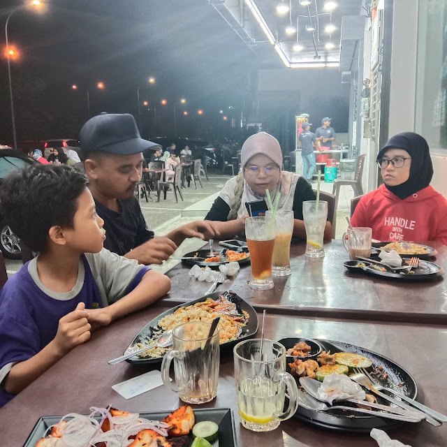 Mee Goreng Nasi Grilled Chicken