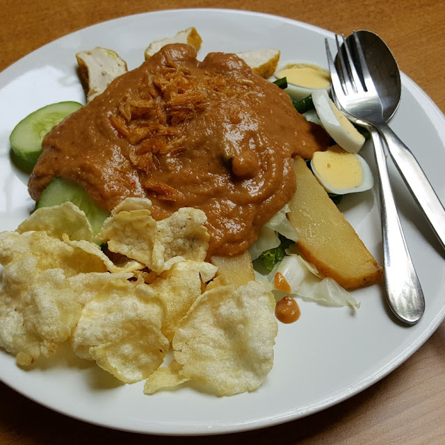 Gado-Gado Lontong