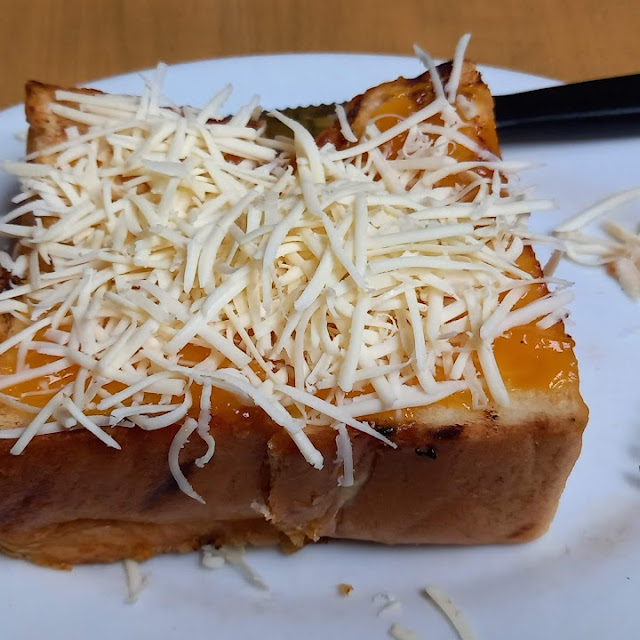 Roti Bakar Manis Sarikaya Keju