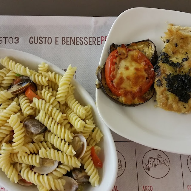 Fusilli Alle Vongole Filetto Di Persico Dorato Con Melanzana Grigliata