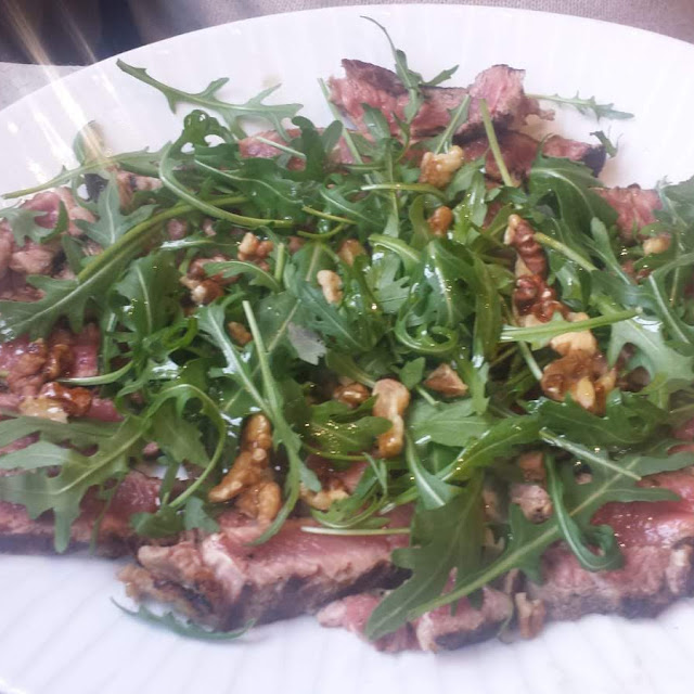 Tagliata Di Manzo Con Rucola E Noci