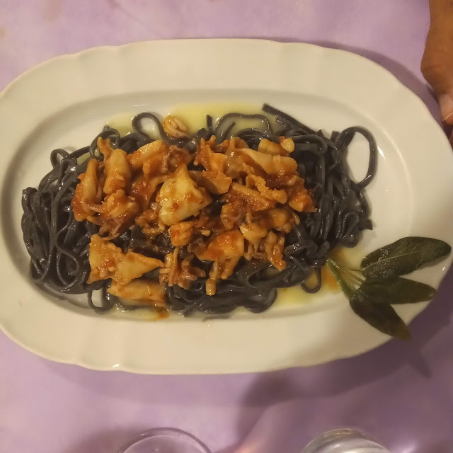 Taglioni Al Nero Di Seppia Con Calamari