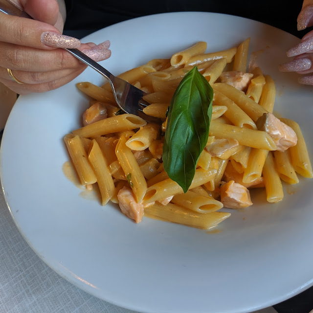 Penne Mit Lachs In Hummersosse