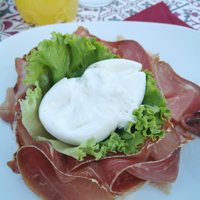 Prosciutto Con Buratta