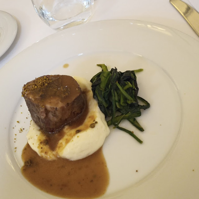 Maialino Fondente Con Cicoriella Ripassata