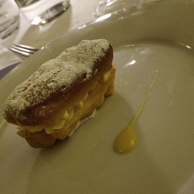Eclair Con Crema Chantilly