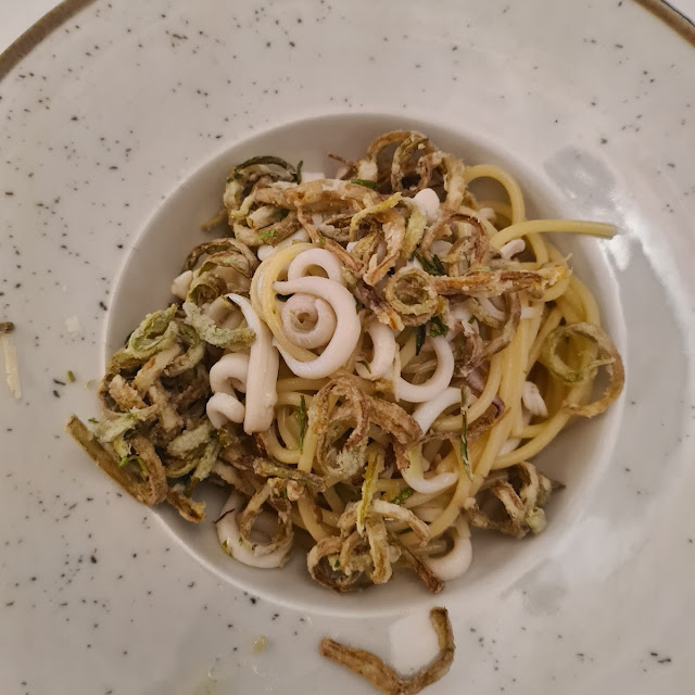 Tagliolini Con Burro Alici Del Cantabrico Finocchietto Mollica Agli Agrumi E Carpaccio Di Tonno