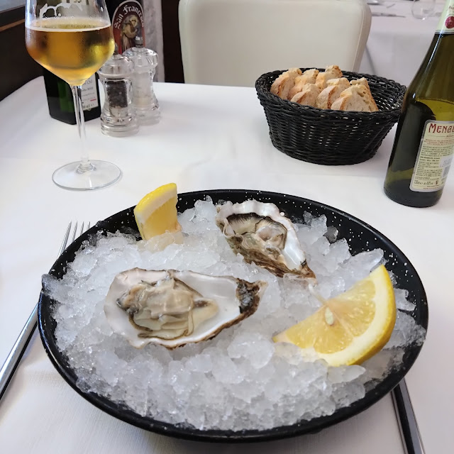 Degustazione Di Ostriche Con Vinaigrette Al Prezzemolo E Lime