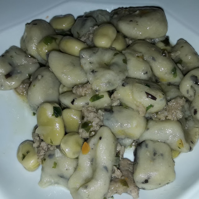 Gnocchi Con Bietole Fave E Salsiccia