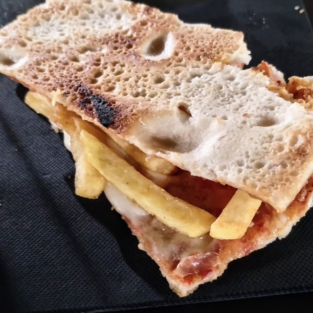 Pizzaschnitte Mit Pommes Frites