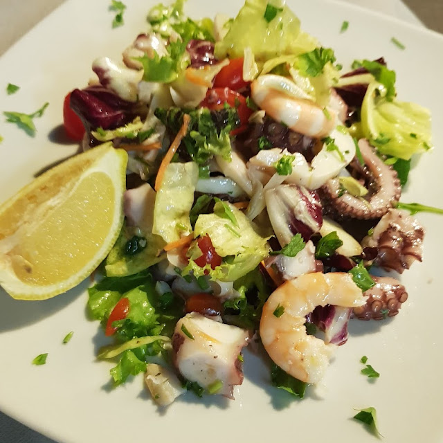 Insalata Di Mare Con Crostini