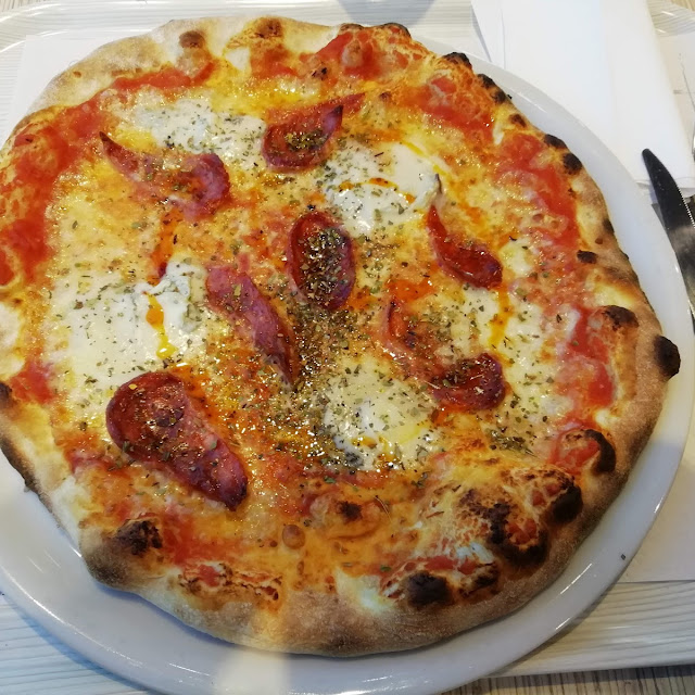 Pizza 4 Formaggi E Salamino Piccante