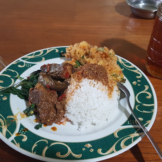 Nasi Ayam Rendang