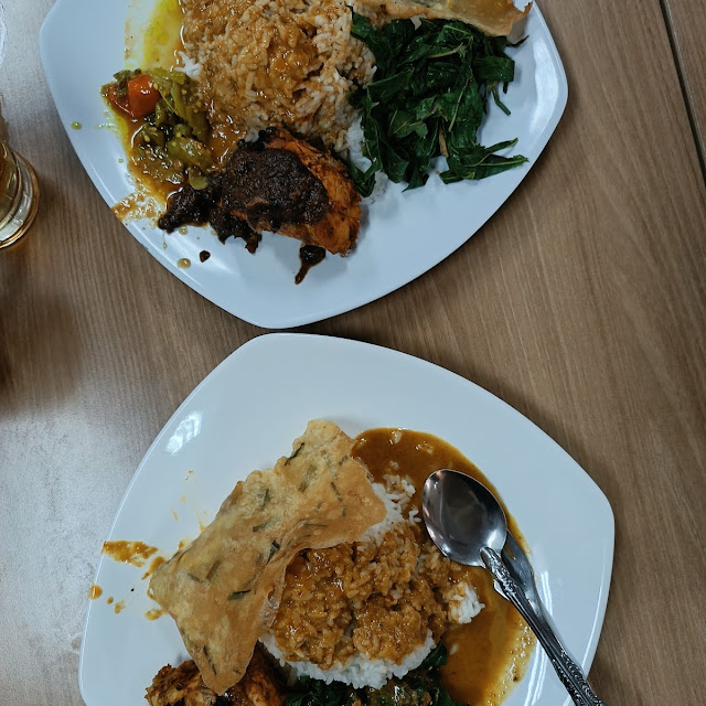 Nasi Rendang Perkedel Bakwan