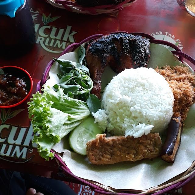 Ayam Panggang Lalapan