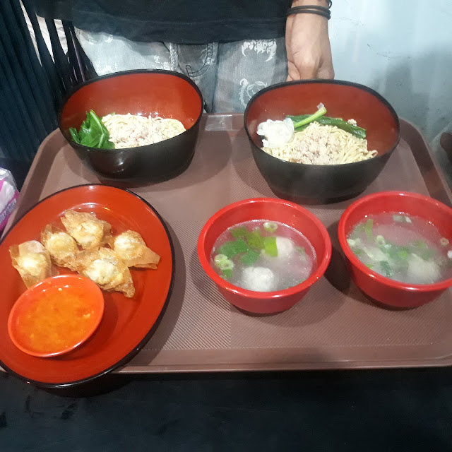 Yamie Pangsit Yamie Bakso Yamie Komplit