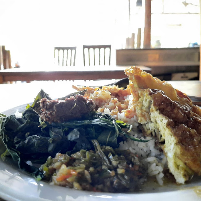 Nasi Padang Telur Dadar