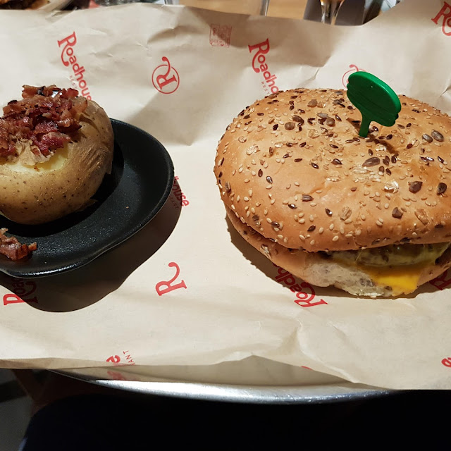 MAXXI Burger Con Patate Al Forno Di Contorno