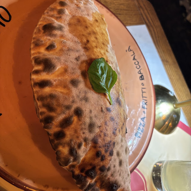 Pizza Margherita Y Calzone Relleno
