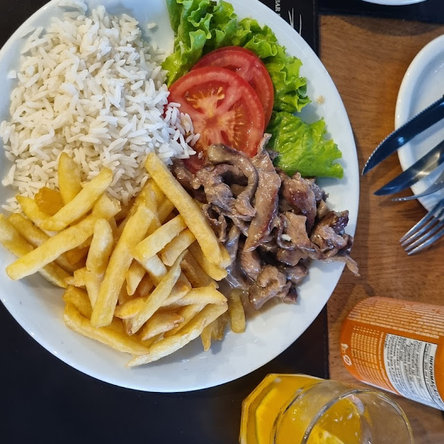 Grelhado Com Arroz E Batata Frita