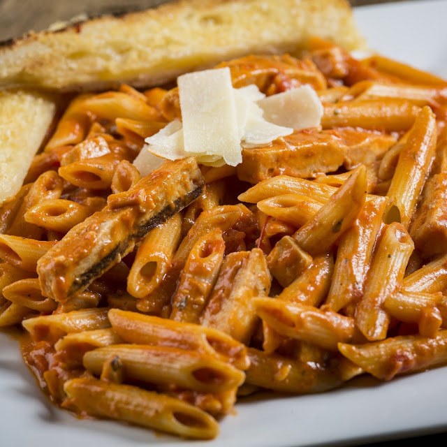 Penne & Grilled Chicken À la Vodka