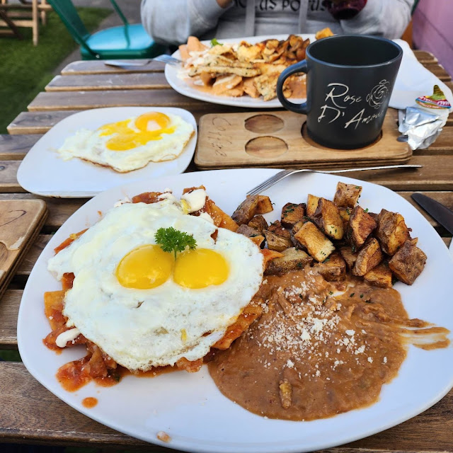 Chilaquiles Rojos Con Huevos