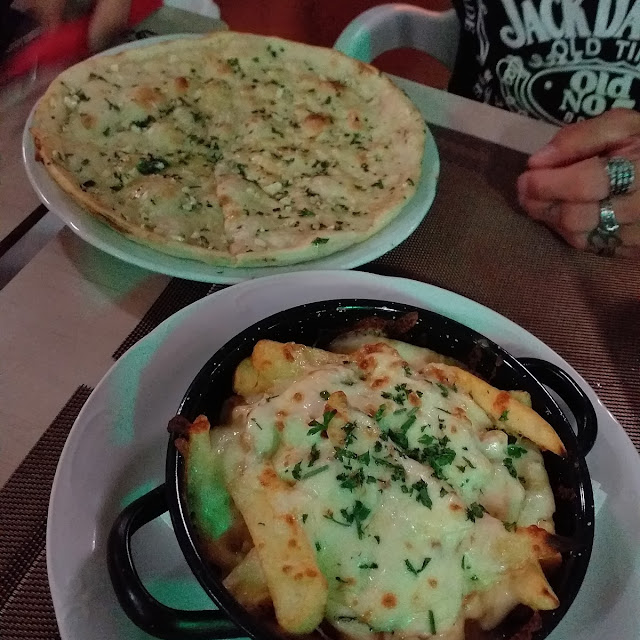 1 Pizza Base Garlic Bread 4 Garlic & Cheese Fries ♡♡♡