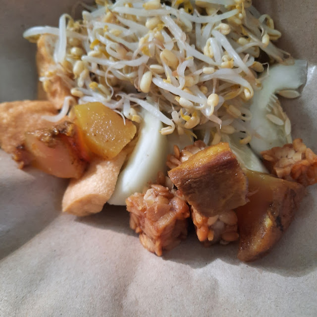 Rujak Celaket Mbak Niniek
