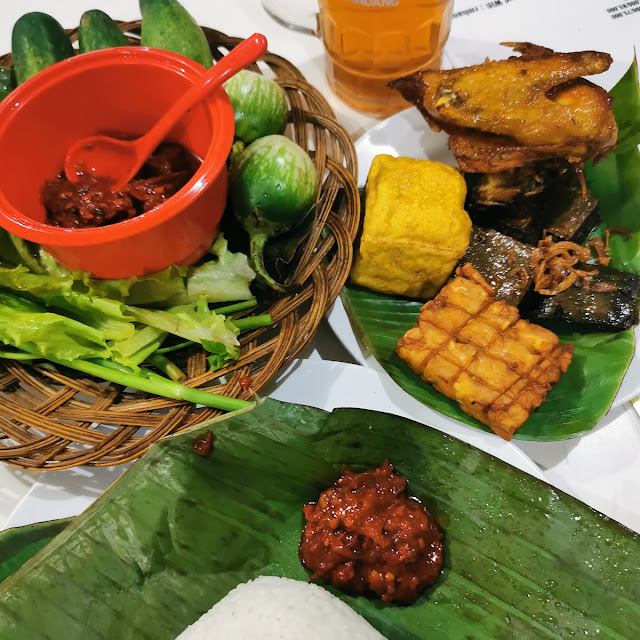 Ayam Goreng Hangat Plus Limpa