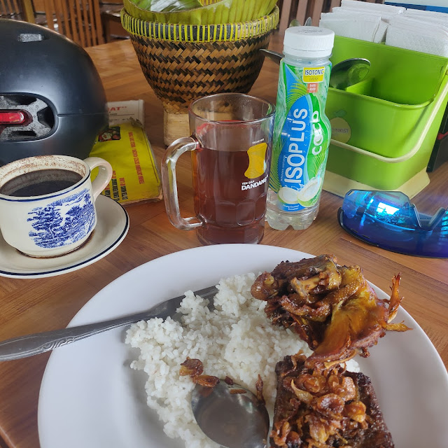 Gepuk Ayam Goteng Kopi Hitam