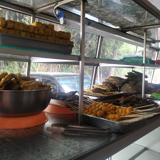 Lauk Pauk Prasmanan Di Goreng Di Hangat Kan