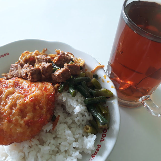 Nasi Rames Telor Balado