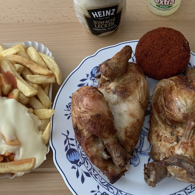 Zwei Halbe Hähnchen Mit Pommes