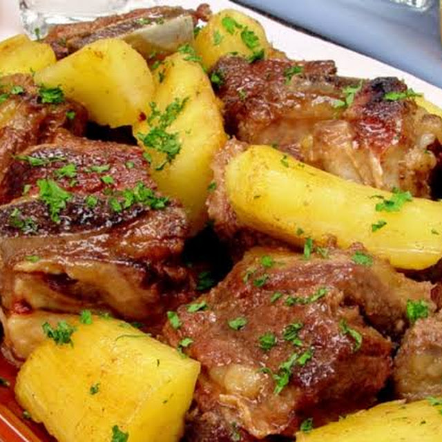 Costelinha Suína Com Mandioca