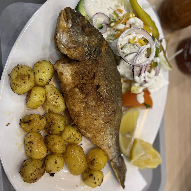 Dorade Mit Kartoffeln Und Salat