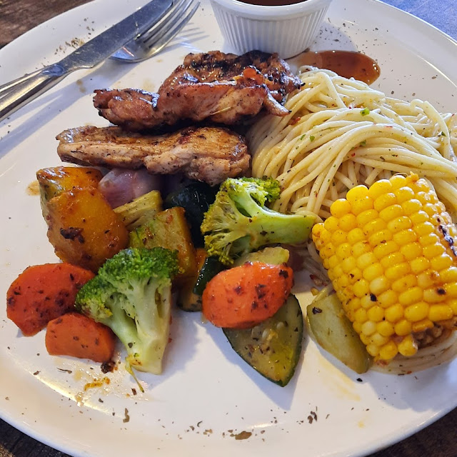 Combo B Grilled Chicken Combo Spaghetti