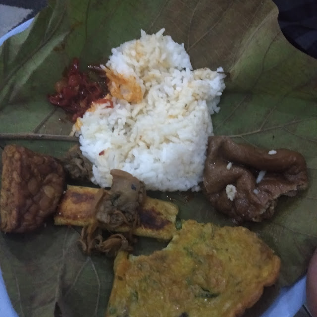 Jamblang Tempe Semur Tahu Pepes Telur Ikan Sate Kerang