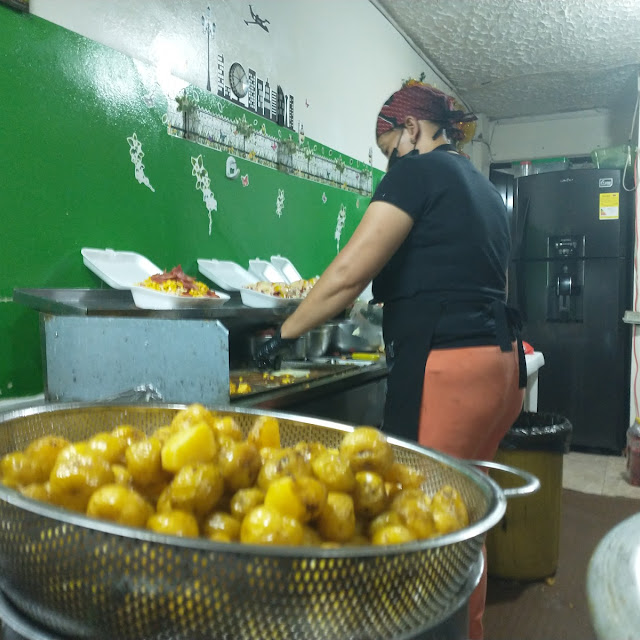 Noche de Salchipapa