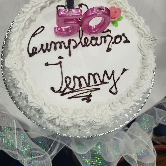 La Tarta Que Nos Consiguió El Restaurante Para El Cumpleaños de Mi Mujer Buenisima