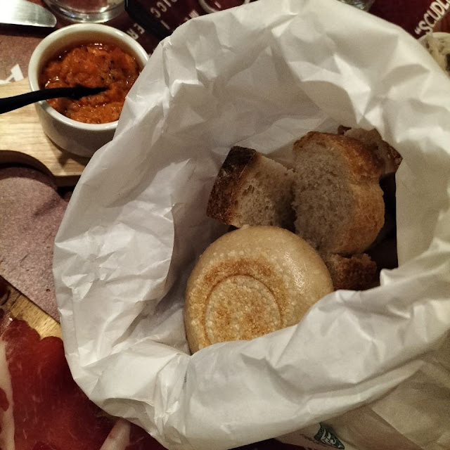 Pane E Tigelle