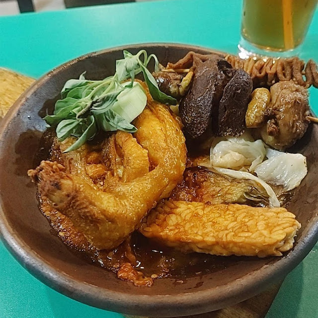 Ayam Goreng Lalapan Dan Sambal Bakar