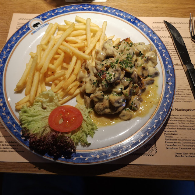 Schweinelendchen Mit Champignons Und Pommes
