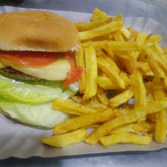 Hamburguesa Completa Con Patatas