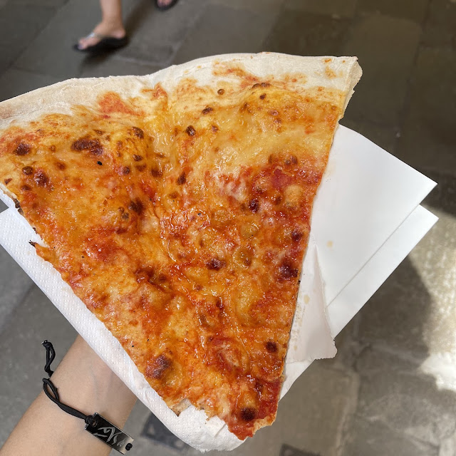 Salami Pizza