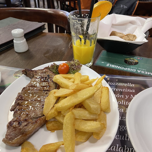 Bife de Chorizo Con Papas Fritas