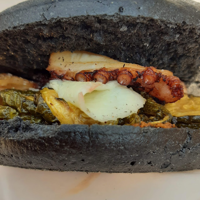 Panino Nero Al Polpo Croccante