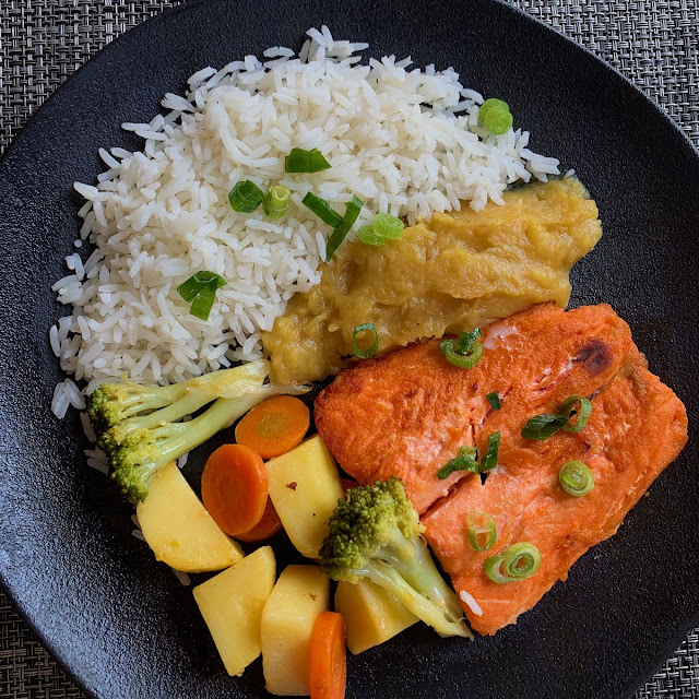 Salmão Grelhado Com Purê de Mandioquinha