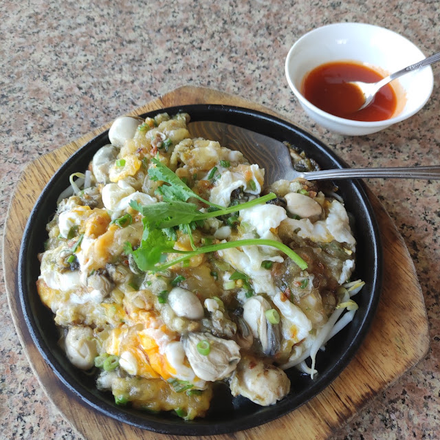 Oyster Omelettein Hot
